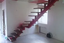 Сходи на металевих косоурах монтаж і фото, розрахунок онлайн, на одному дерев'яному, забіжні (металевих) Сходи на металевих косоурах монтаж і фото, розрахунок онлайн, на одному дерев'яному, забіжні