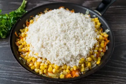 Ледачі курячі ніжки з рисом і кукурудзою (страви з курки) Ледачі курячі ніжки з рисом і кукурудзою
