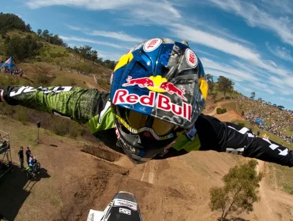 Логотип red bull