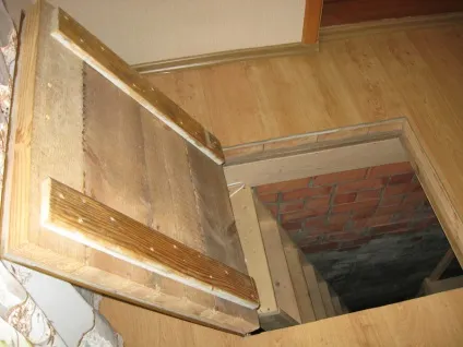 Люк в льох вибираємо кращу кришку для підвалу (льох) Люк в льох вибираємо кращу кришку для підвалу