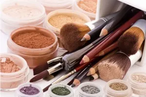 Макіяж циганки для нового року або корпоративу своїми руками фото способу (образ циганки для корпоративу) Макіяж циганки для нового року або корпоративу своїми руками фото способу