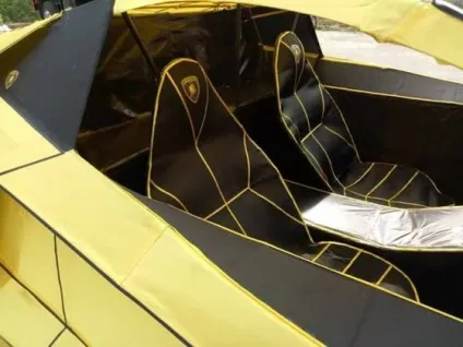 Малайзійський дизайнер створив повнорозмірну копію lamborghini з паперу, щоб спалити її (повнорозмірну) Малайзійський дизайнер створив повнорозмірну копію lamborghini з паперу, щоб спалити її
