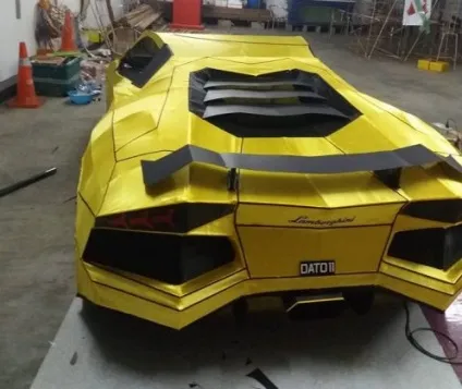 Малайзійський дизайнер створив повнорозмірну копію lamborghini з паперу, щоб спалити її (lamborghini) Малайзійський дизайнер створив повнорозмірну копію lamborghini з паперу, щоб спалити її