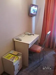 Мам, я хочу поїхати звідси в пітер (в) Мам, я хочу поїхати звідси в пітер