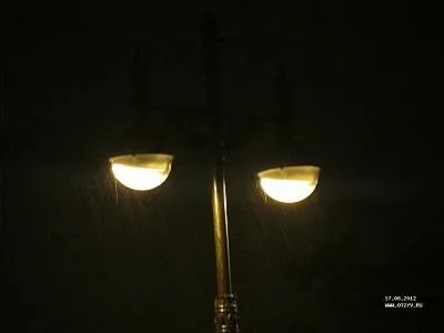 Мам, я хочу поїхати звідси в пітер (в) Мам, я хочу поїхати звідси в пітер