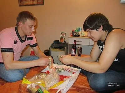 Мам, я хочу поїхати звідси в пітер (dobryaaasha) Мам, я хочу поїхати звідси в пітер