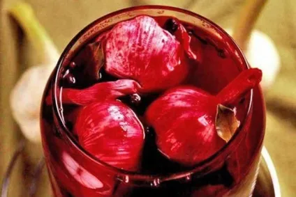 Маринований часник з буряком, рецепти приготування цілих головок, часточок, відео (часник) Маринований часник з буряком, рецепти приготування цілих головок, часточок, відео