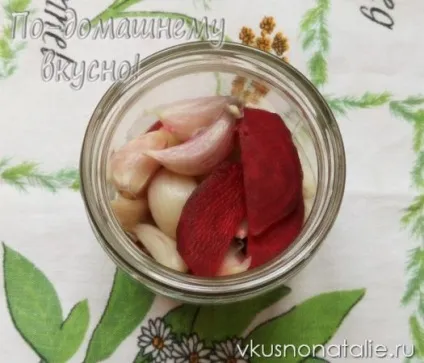 Маринований часник з буряком (маринованого молодого часнику) Маринований часник з буряком