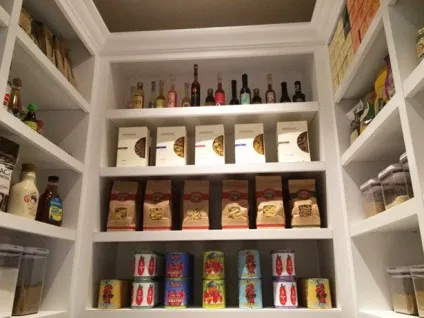 Комора в квартирі дизайн комори своїми руками (полки, збірні стелажі, шафа) фото (комора) Комора в квартирі дизайн комори своїми руками (полки, збірні стелажі, шафа) фото