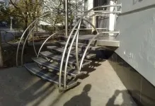 Металеві сходи на вулиці вулична на другий поверх з металу, залізні фото для дачі (вулиці) Металеві сходи на вулиці вулична на другий поверх з металу, залізні фото для дачі