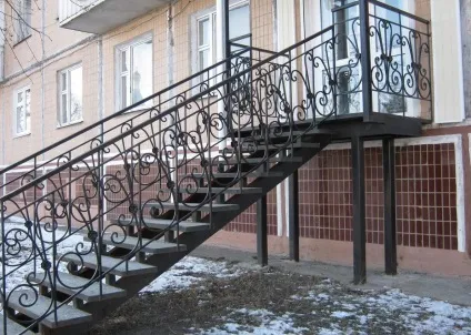 Металеві сходи на вулиці вулична на другий поверх з металу, залізні фото для дачі (вулиці) Металеві сходи на вулиці вулична на другий поверх з металу, залізні фото для дачі