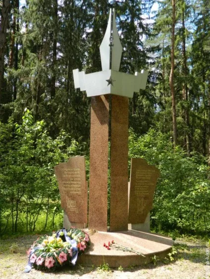 Меморіальний комплекс - партизанська поляна - (брянск), клуб мандрівників Лукас тур (комплекс) Меморіальний комплекс - партизанська поляна - (брянск), клуб мандрівників Лукас тур