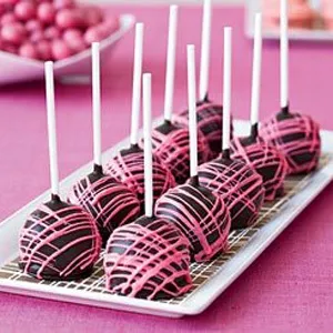 Модний тренд candy bar або солодкий стіл на весілля
