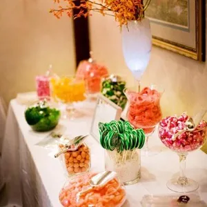 Модний тренд candy bar або солодкий стіл на весілля