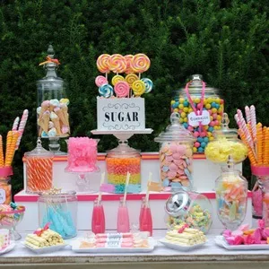 Модний тренд candy bar або солодкий стіл на весілля