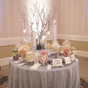 Модний тренд candy bar або солодкий стіл на весілля