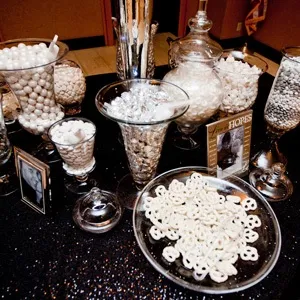 Модний тренд candy bar або солодкий стіл на весілля