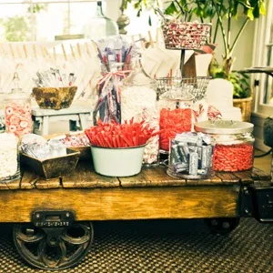 Модний тренд candy bar або солодкий стіл на весілля