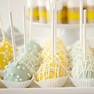 Модний тренд candy bar або солодкий стіл на весілля