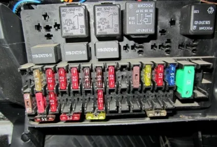 Монтажний блок пріори (блок запобіжників Пріора) Монтажний блок пріори