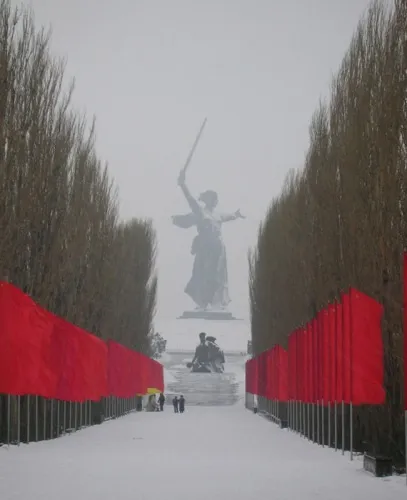 Монумент - батьківщина мати ( «Героям Сталінградської битви») Монумент - батьківщина мати
