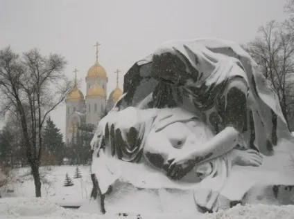 Монумент - батьківщина мати ( «Героям Сталінградської битви») Монумент - батьківщина мати