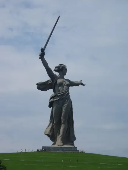 Монумент - батьківщина мати (матір) Монумент - батьківщина мати