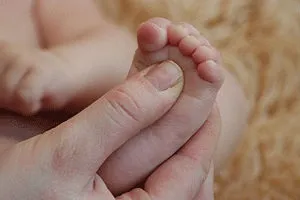 Ніжки дитини в 2 місяці