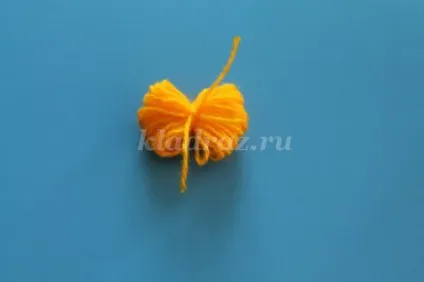 Об'ємна аплікація кульбаби з ниток своїми руками (константиновна) Об'ємна аплікація кульбаби з ниток своїми руками