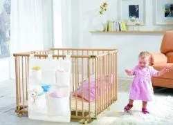 Чи потрібен манеж дитині
