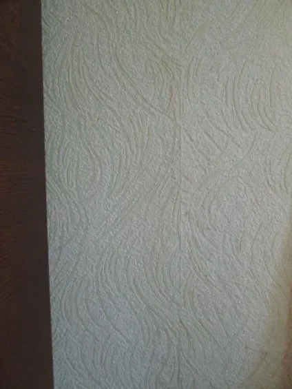 Шпалери розійшлися на швах (швах) Шпалери розійшлися на швах
