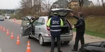 Чи зобов'язаний водій відкривати багажник на прохання інспектора (багажник) Чи зобов'язаний водій відкривати багажник на прохання інспектора