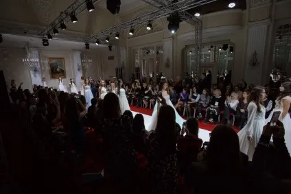 Огляд весільних суконь 2017 від українських дизайнерів на тижні весільної моди в Харкові (тиждень) Огляд весільних суконь 2017 від українських дизайнерів на тижні весільної моди в Харкові