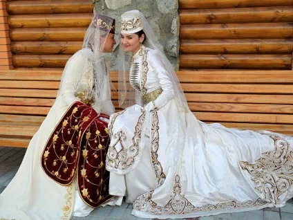 Осетинські весільні сукні - з чого складається національне вбрання, прикраси та аксесуари з фото (традиція) Осетинські весільні сукні - з чого складається національне вбрання, прикраси та аксесуари з фото