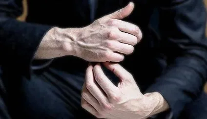 Від чого видно вени на руках у хлопця (руках) Від чого видно вени на руках у хлопця