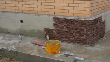 Оздоблення цоколя панелями під камінь - особливості процесу інструкція