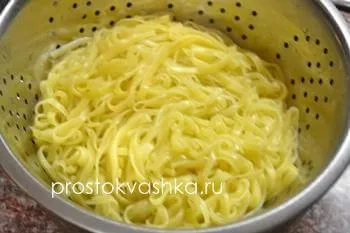 Паста з куркою і сиром - простий рецепт з фото