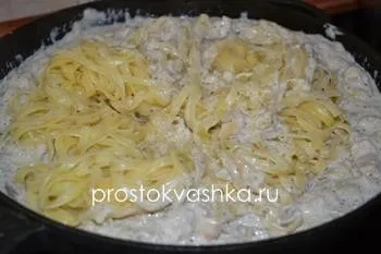 Паста з куркою і сиром - простий рецепт з фото