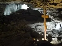 Печери, озера, сталактити