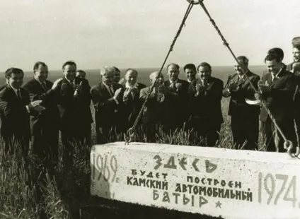 Перший камаз був випущений 40 років тому (перший дослідний зразок) Перший камаз був випущений 40 років тому