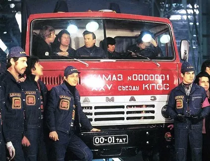 Перший камаз був випущений 40 років тому (перший дослідний зразок) Перший камаз був випущений 40 років тому