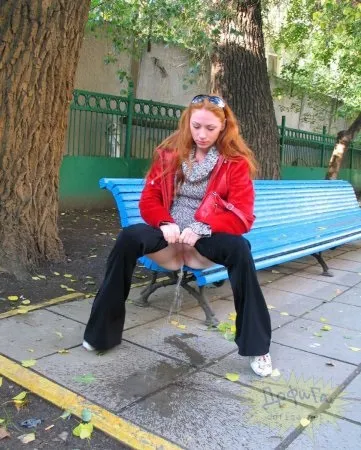 Пісяючі дівчата фото