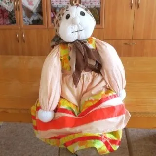 Дуже велика лялька