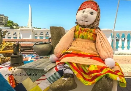 Дуже велика лялька