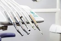Чому смердить з рота і що робити з неприємним симптомом (запах з рота що робити) Чому смердить з рота і що робити з неприємним симптомом
