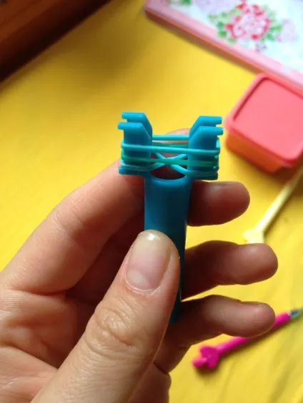 Падалка браслети з гумок (looming bracelet) (одного боку заводимо) Падалка браслети з гумок (looming bracelet)