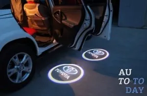 Підсвічування дверей авто з логотипом що включає в себе такий тюнінг (світлодіодні лампочки) Підсвічування дверей авто з логотипом що включає в себе такий тюнінг