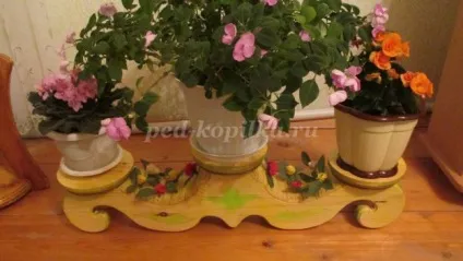Підставка для квітів своїми руками на підвіконня як зробити з фото (руками) Підставка для квітів своїми руками на підвіконня як зробити з фото