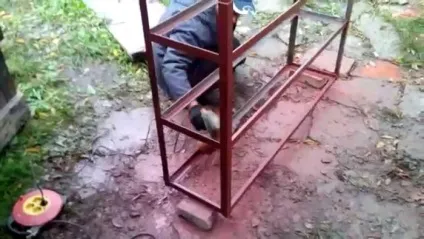 Полиці в погребі