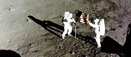 Посадка на місяць м'якою бути не може